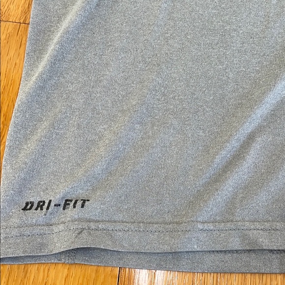 Nike UConn Dri-FIT Gray T-Shirt - Picture 4 of 4